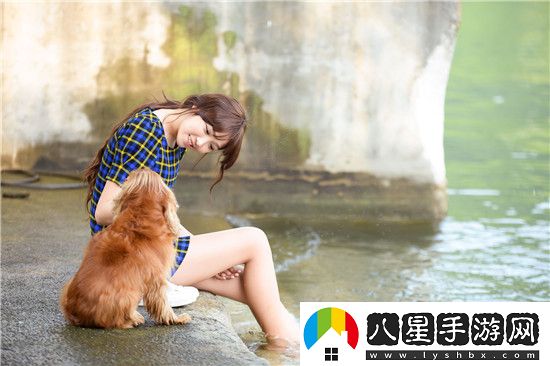 老外玩CSGO的妹子:穿越時(shí)空的游戲?qū)?/></p>1. 跨越國界的競技：CSGO作為一個(gè)全球性游戲，讓來自不同文化背景、語言環(huán)境的玩家們能夠聚集在一起，共同享受射擊競技的樂趣。這些“老外玩CSGO的妹子”就是其中的佼佼者，她們不僅克服了語言障礙，還以出色的游戲技巧和戰(zhàn)術(shù)理解，在全球舞臺(tái)上嶄露頭角。</p>2. 時(shí)空穿越的隱喻：雖然“穿越時(shí)空”在現(xiàn)實(shí)中無法實(shí)現(xiàn)，但在這里可以視為一種比喻，用來形容游戲世界的無界限和玩家們在不同時(shí)間、不同地點(diǎn)都能參與的便捷性。這些女性玩家仿佛穿越了現(xiàn)實(shí)的界限，進(jìn)入了一個(gè)充滿挑戰(zhàn)與機(jī)遇的虛擬戰(zhàn)場。</p>3. 游戲?qū)沟募ち倚裕篊SGO以其高度的競技性和緊張刺激的游戲體驗(yàn)而聞名。在這些女性玩家的參與下，游戲?qū)棺兊酶迂S富多彩。她們不僅需要快速反應(yīng)、精準(zhǔn)射擊，還需要與隊(duì)友緊密配合，制定并執(zhí)行有效的戰(zhàn)術(shù)策略。這種高水平的競技對抗，無疑為游戲增添了更多的看點(diǎn)和樂趣。</p>4. 女性力量的展現(xiàn)：在電競領(lǐng)域，女性玩家一直以來都在努力證明自己的實(shí)力。這些“老外玩CSGO的妹子”通過她們的表現(xiàn)，不僅展現(xiàn)了女性在射擊游戲方面的天賦和潛力，也激勵(lì)著更多女性玩家加入到電競的行列中來。</p>“老外玩CSGO的妹子：穿越時(shí)空的游戲?qū)埂边@一說法，既是對這些女性玩家高超技藝的贊美，也是對電競文化多樣性和包容性的體現(xiàn)。在這個(gè)充滿挑戰(zhàn)與機(jī)遇的虛擬世界里，她們用自己的汗水和智慧書寫著屬于自己的傳奇篇章。</p>                <div   id=