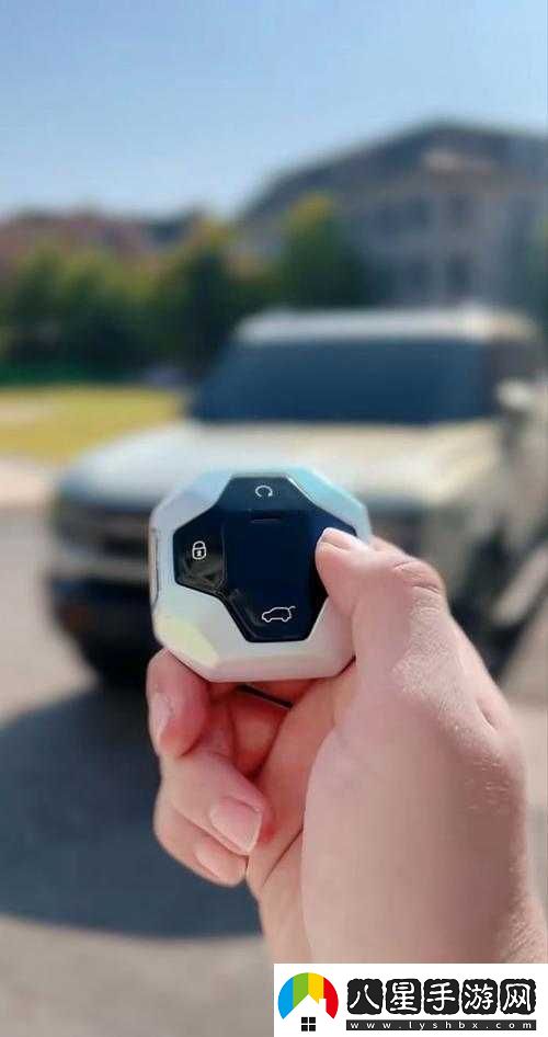 把這個(gè)放進(jìn)去自己按下開關(guān)后開啟奇妙之旅