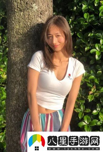 女性坐著扦**b：讓生活更輕松、植物更茁壯的一種新選擇！