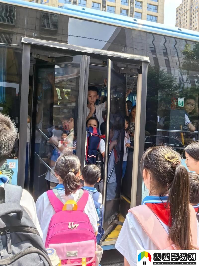 公交車上C了兩個(gè)小學(xué)生校園安全的警鐘