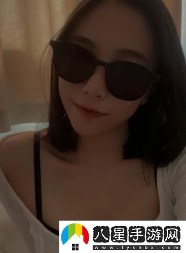 我被9個建筑工人抬到茶幾上