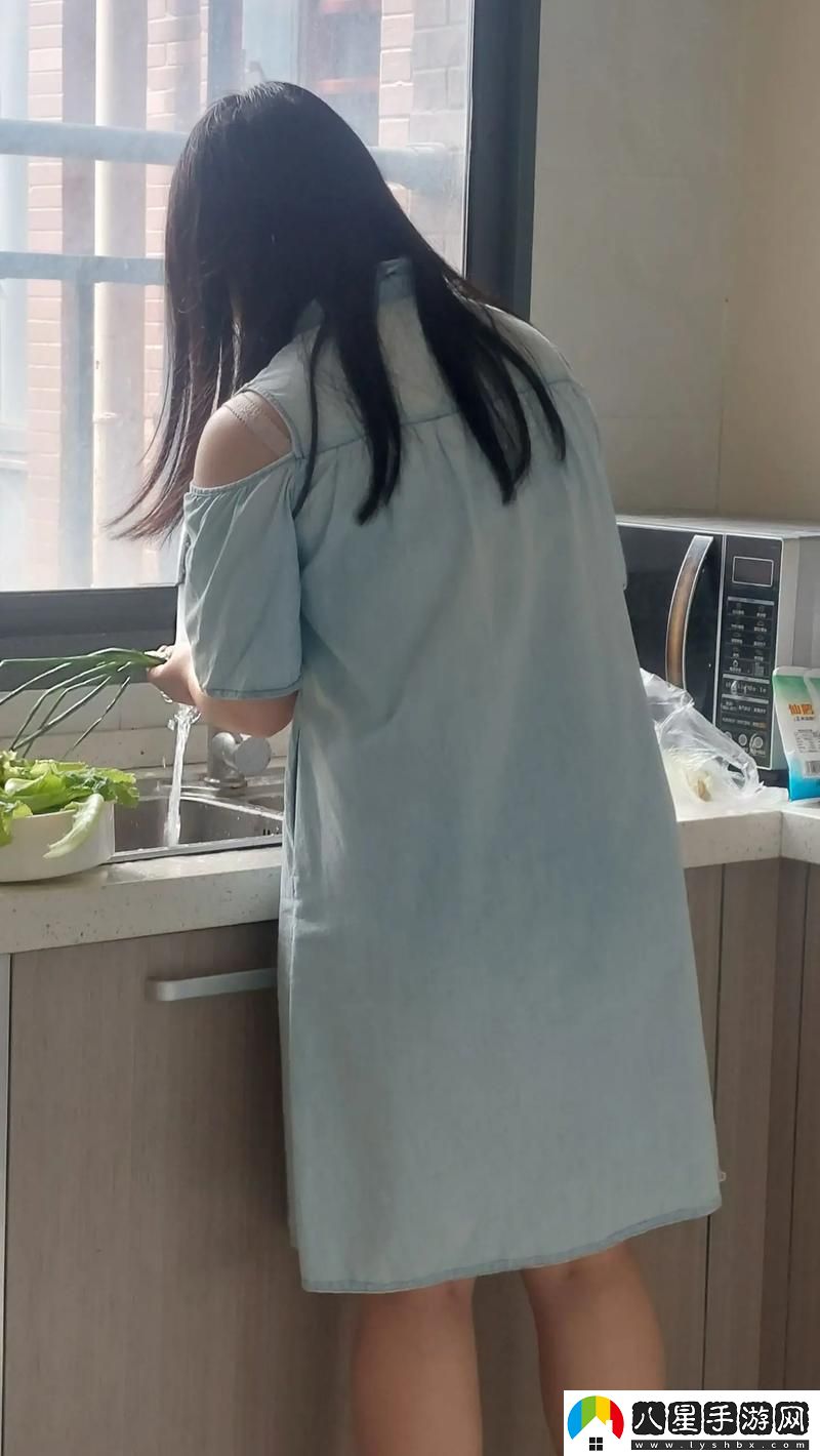 中午媽媽在廚房做飯最新動態(tài)